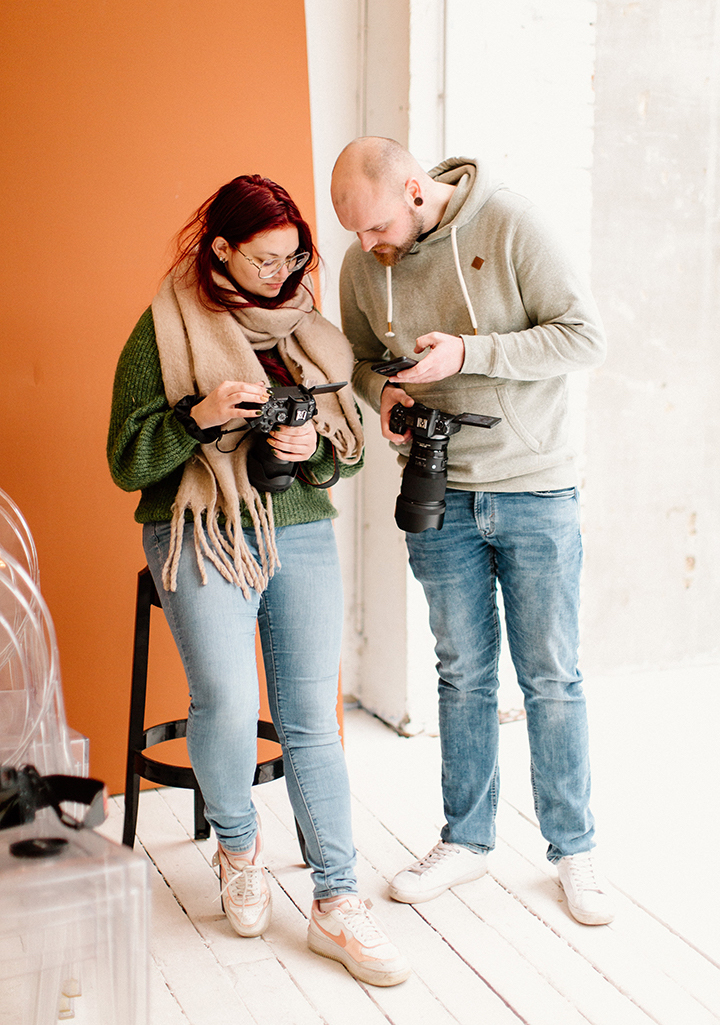 Romain et Abigaelle, duo de photographe vidéaste pour les mariages atypiques en Normandie, Bretagne, Pays de la Loire, Nouvelle Aquitaine